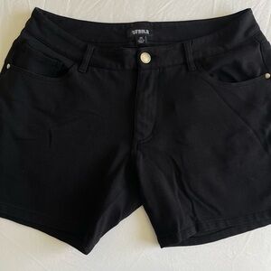 STEELE Shorts in Black
